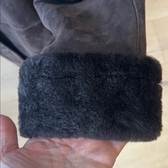 Women's Danier Chocolate Brown Shearing full length below the knee button frCoat - Picture 4 of 12